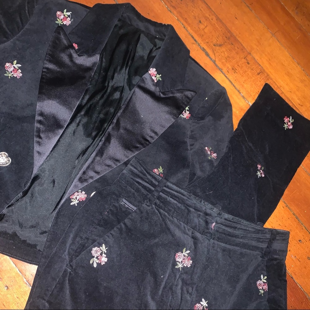 🕴FLORAL EMBROIDERED VELVET KOOPLES NUDIE SUIT 🌸
